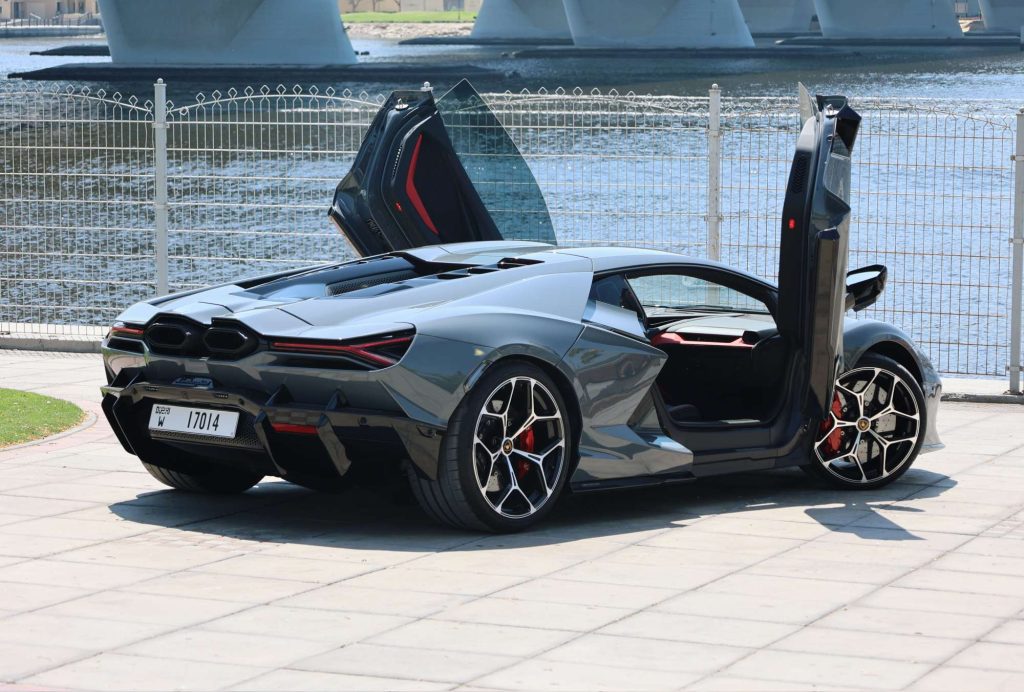 Lamborghini Revuelto